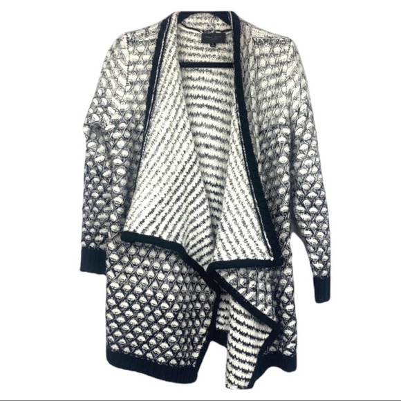 Romeo + Juliet Couture Ombré Chunky Knit Cardigan - Picture 4 of 9